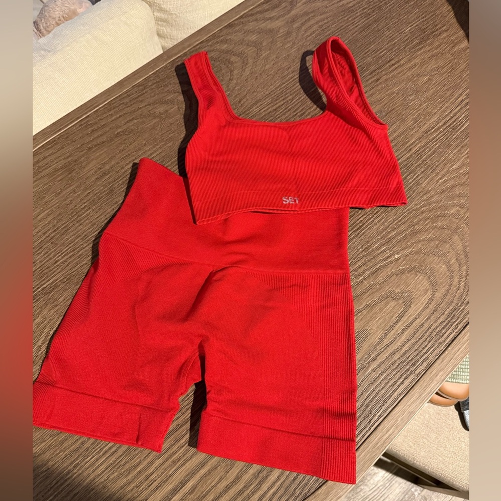SET Active Red Ribbed Set